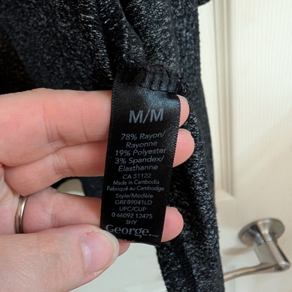 Black Cardigan M (T38) - Picture 4 of 10